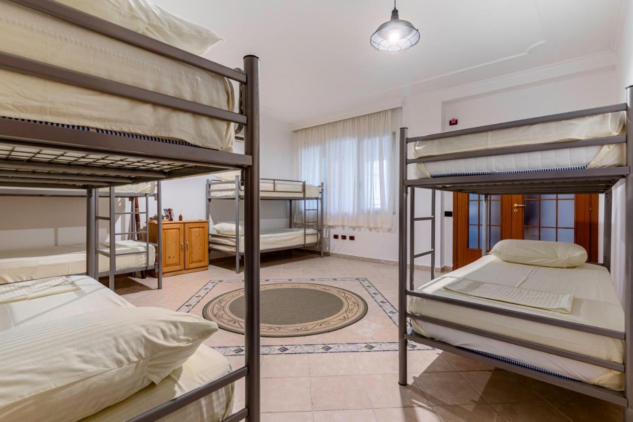 Hostel Nena Semi Тирана Екстер'єр фото