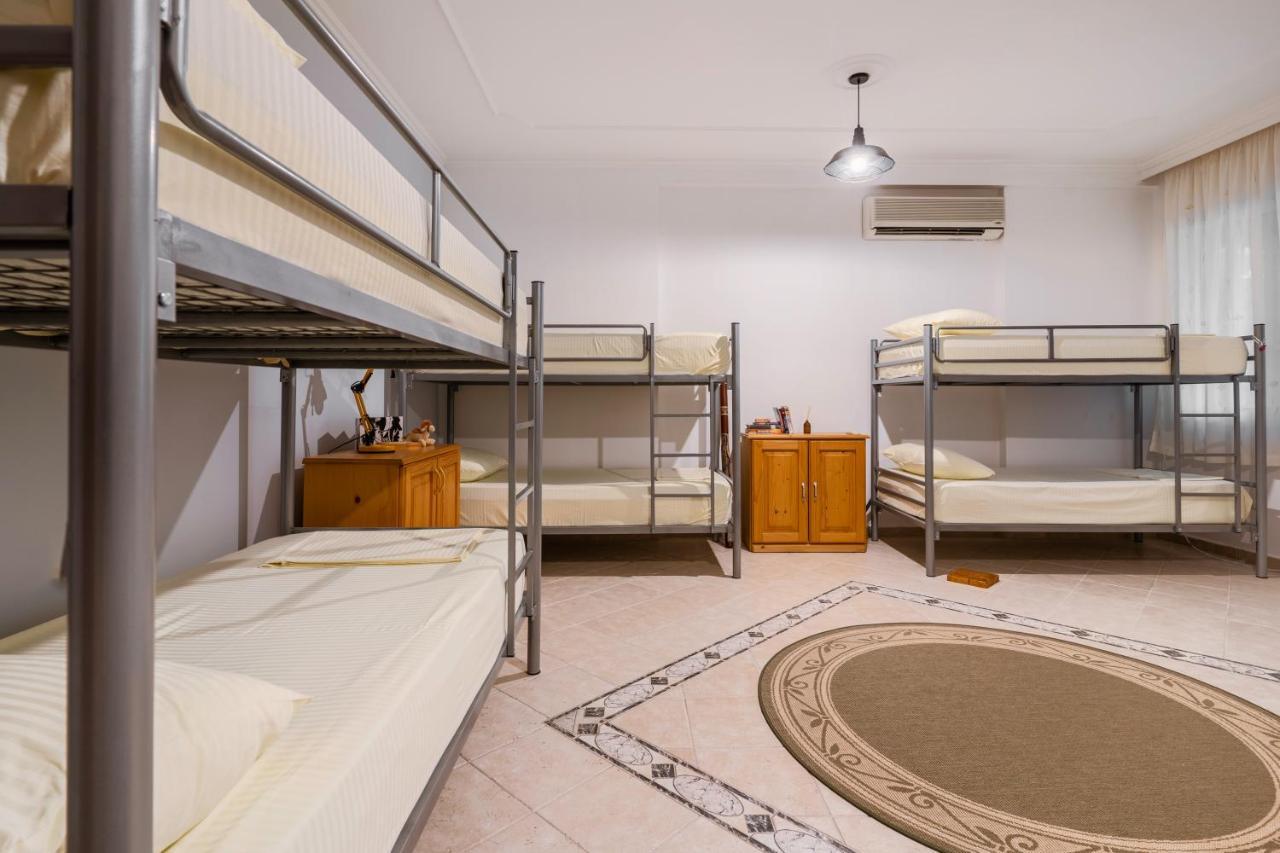 Hostel Nena Semi Тирана Екстер'єр фото
