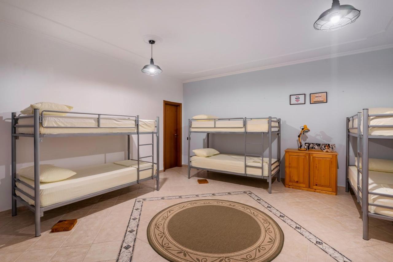 Hostel Nena Semi Тирана Екстер'єр фото