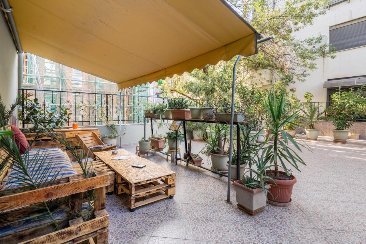 Hostel Nena Semi Тирана Екстер'єр фото