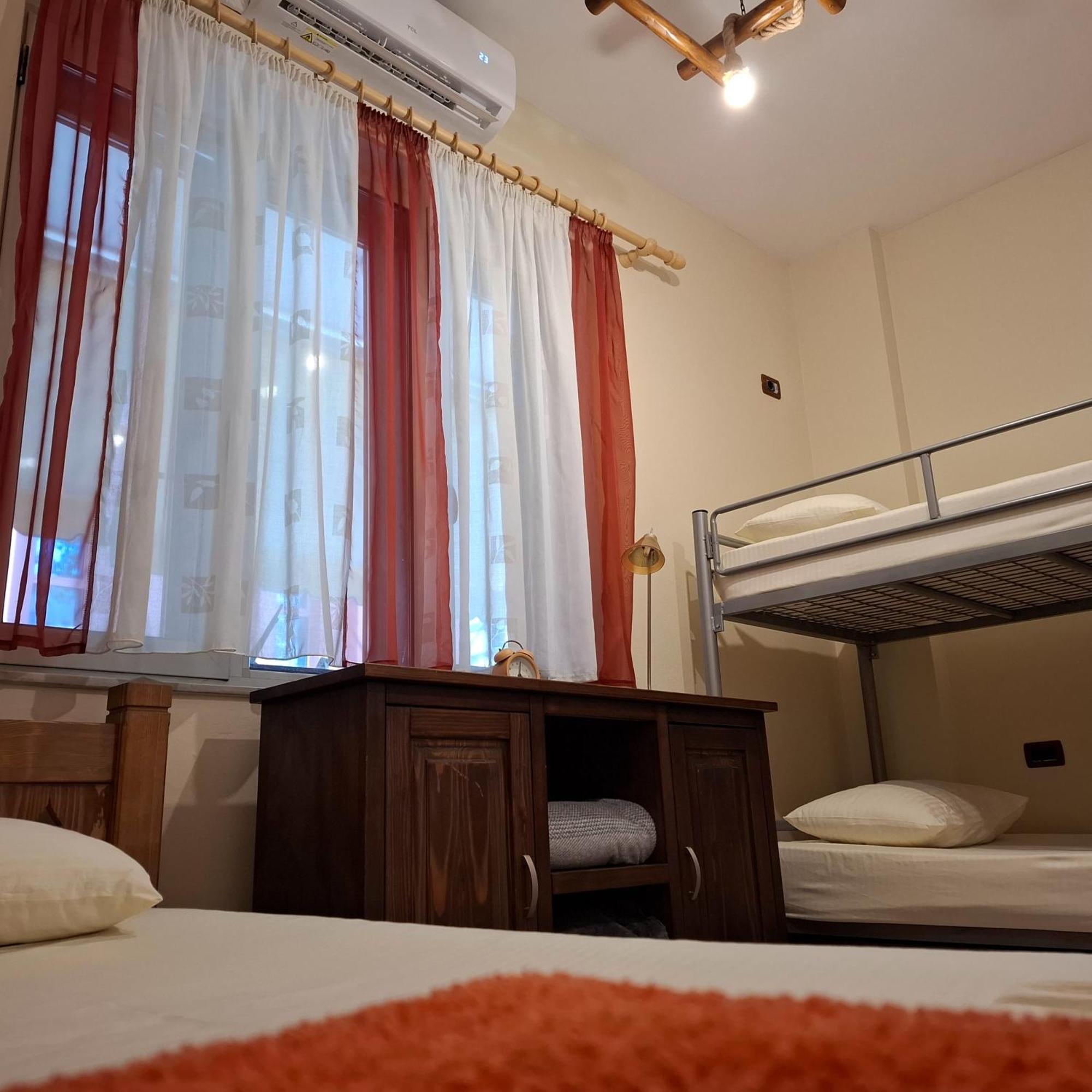 Hostel Nena Semi Тирана Екстер'єр фото