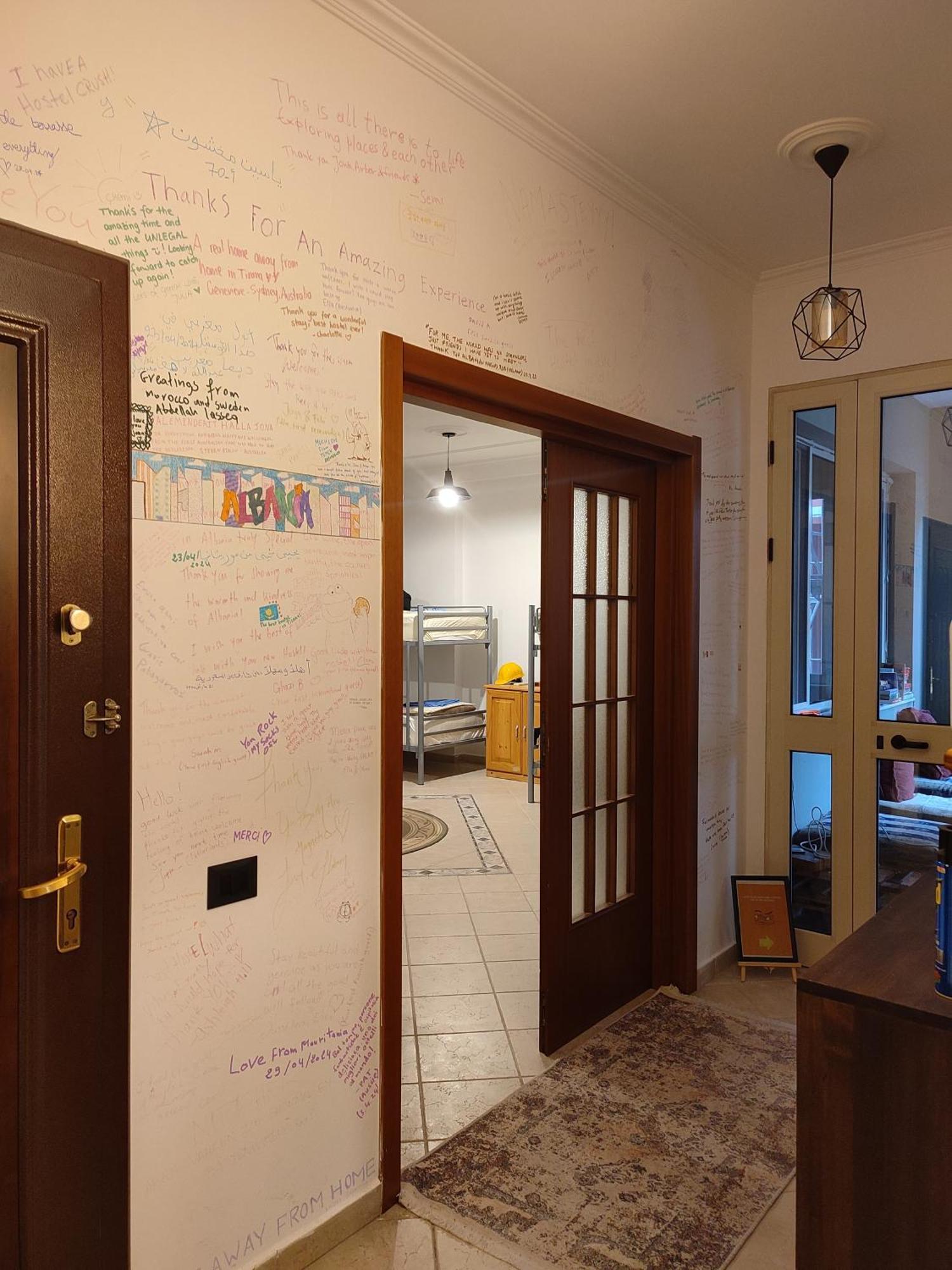 Hostel Nena Semi Тирана Екстер'єр фото